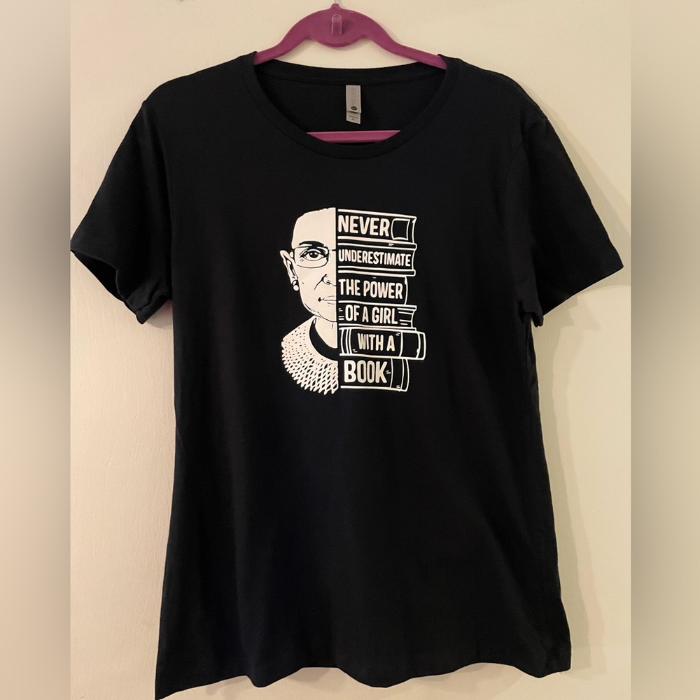 RBG “Never Underestimate The Power Of A. Girl With A Book”T-Shirt Sz XL-NWOT